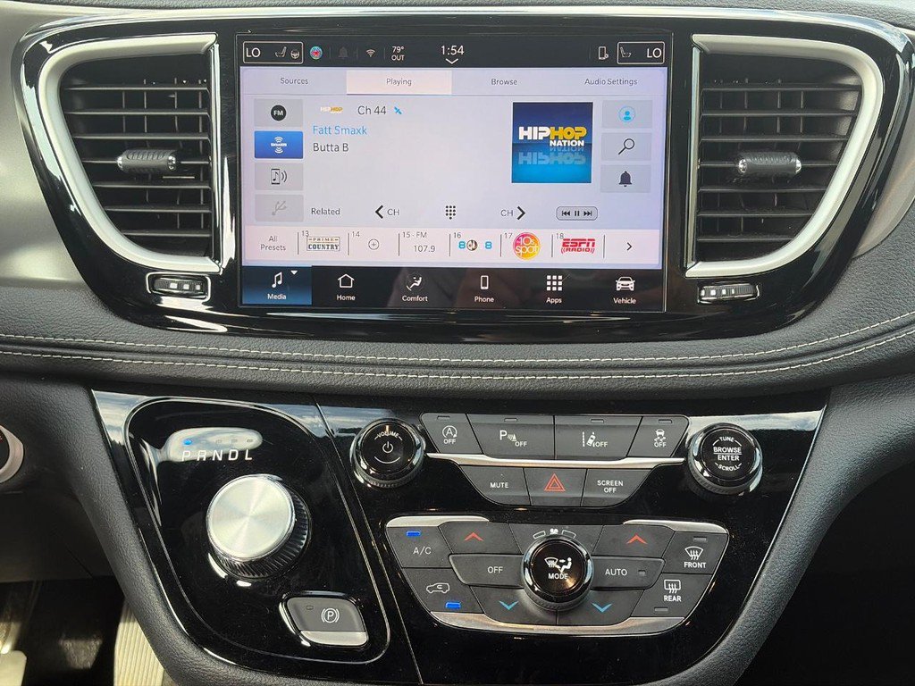 Used 2025 Chrysler Pacifica Select FWD image 14