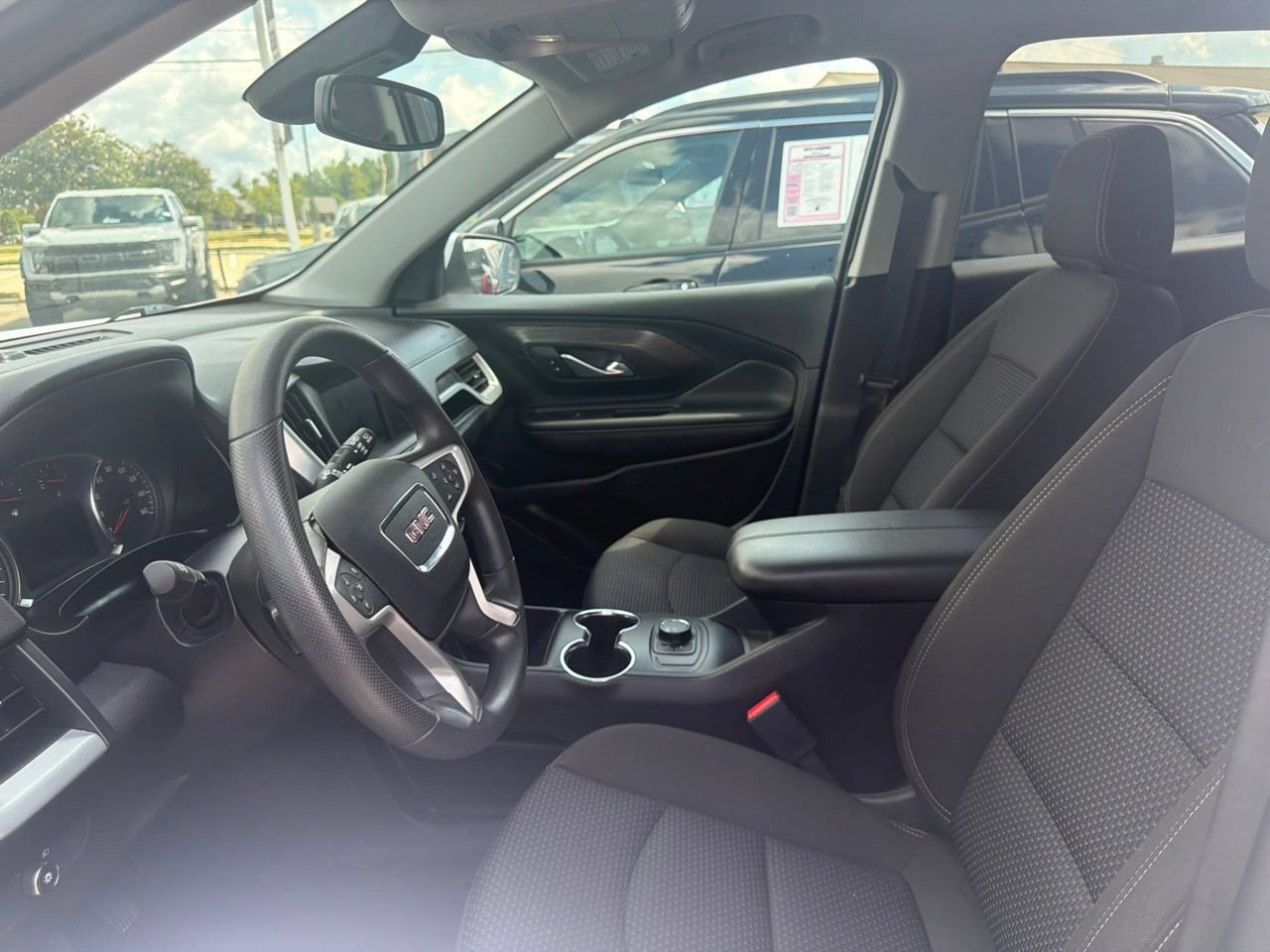 Used 2024 GMC Terrain SLE FWD image 8