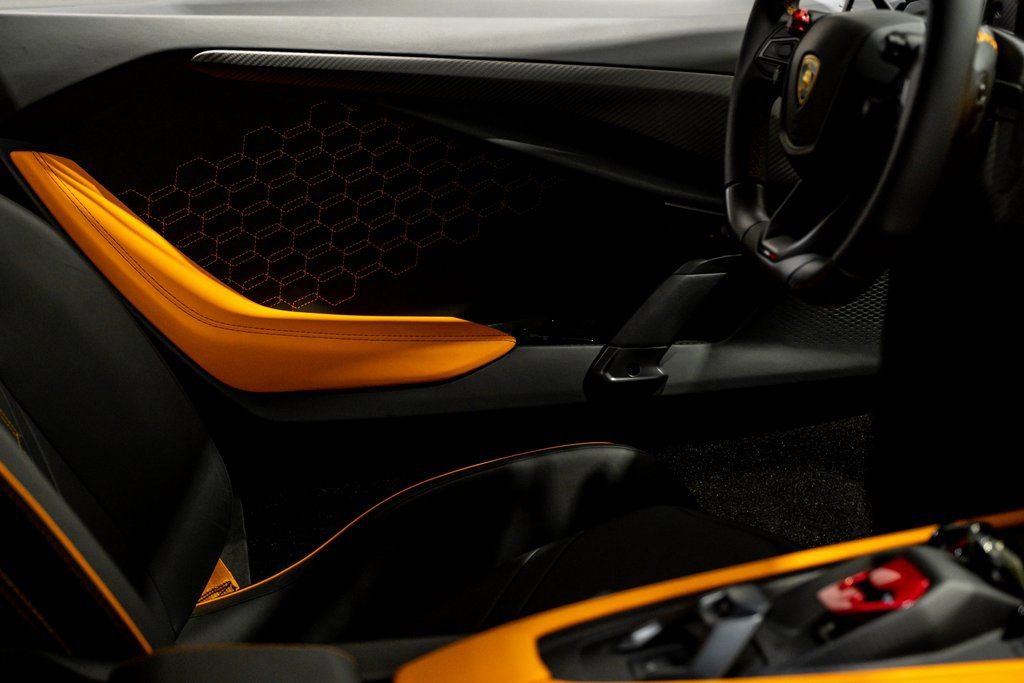 Used 2024 Lamborghini Revuelto AWD/4WD image 38