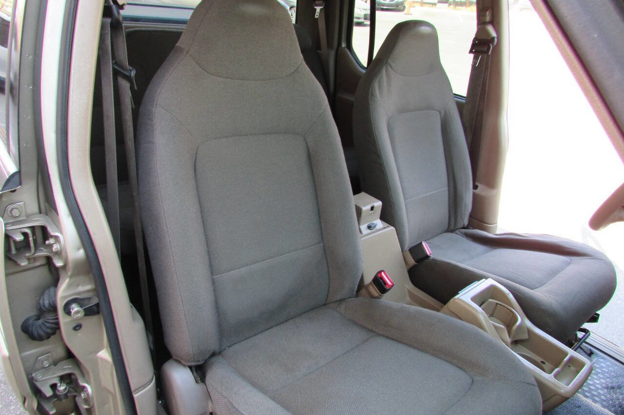 Used 2001 Ford Explorer Sport Trac 2WD image 27