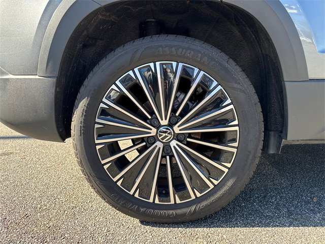 Used 2025 Volkswagen Taos SE image 17