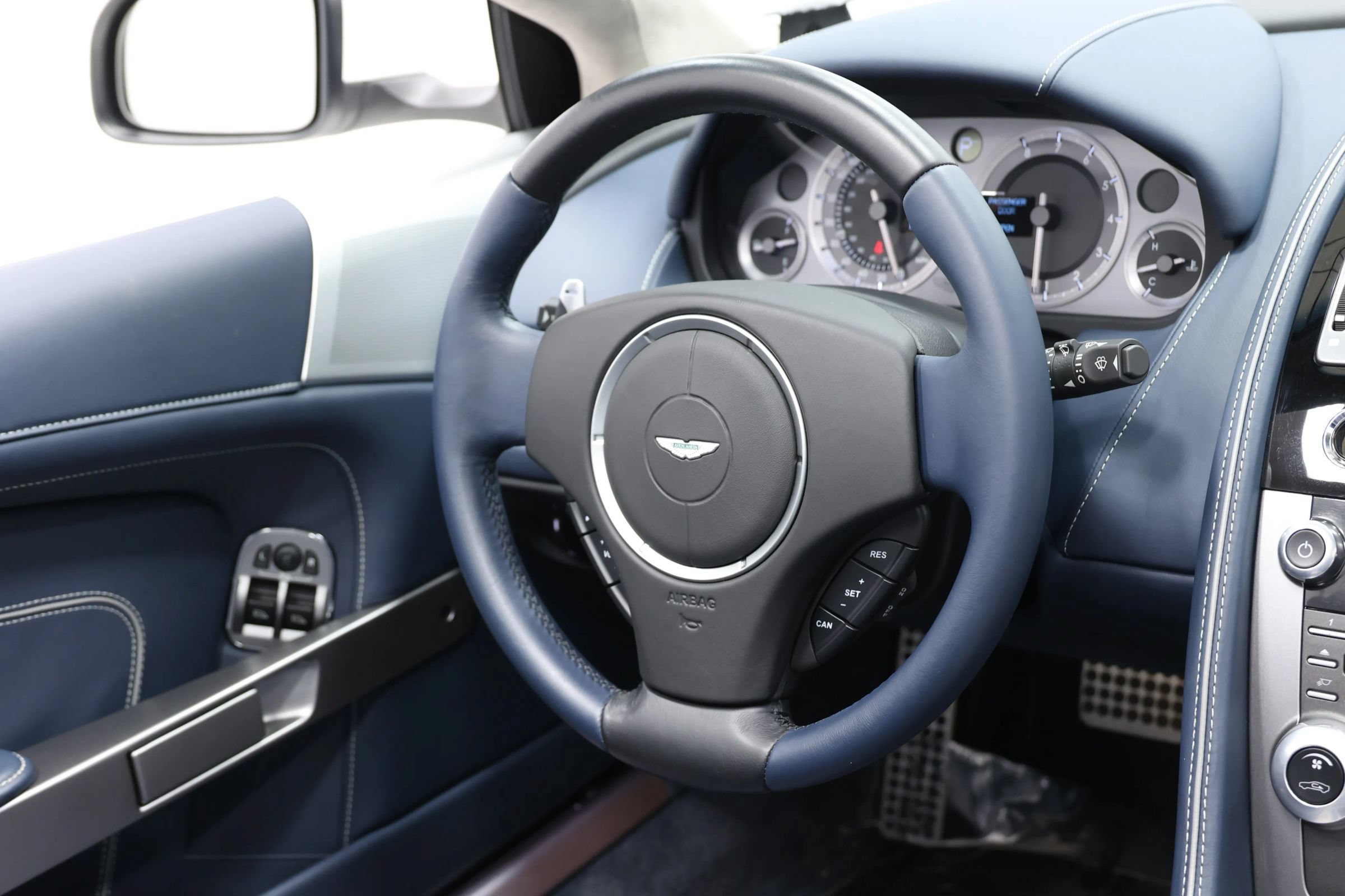 Used 2012 Aston Martin Virage Volante RWD image 83
