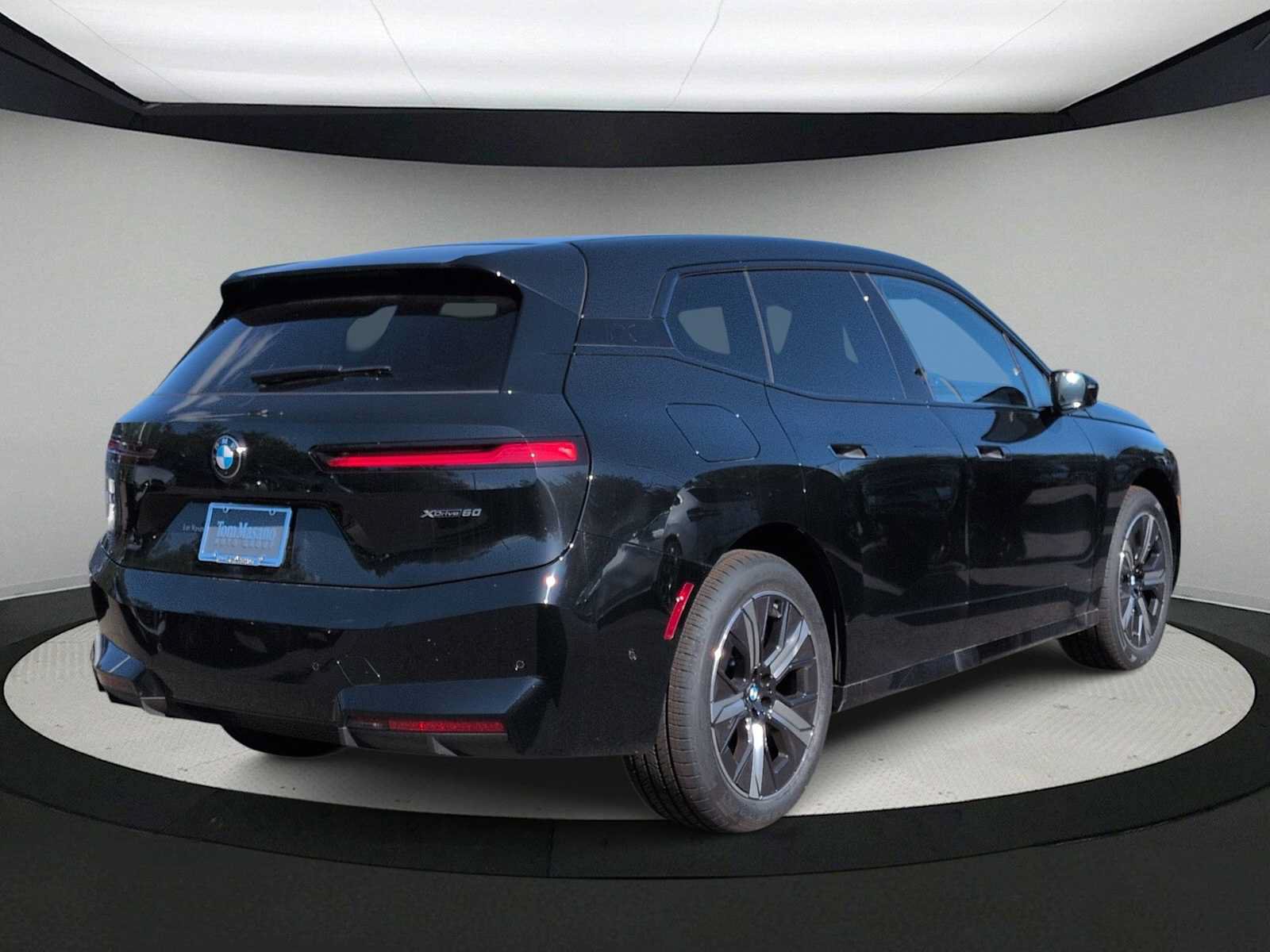 New 2026 BMW iX xDrive60 w/ Premium Package AWD/4WD image 8