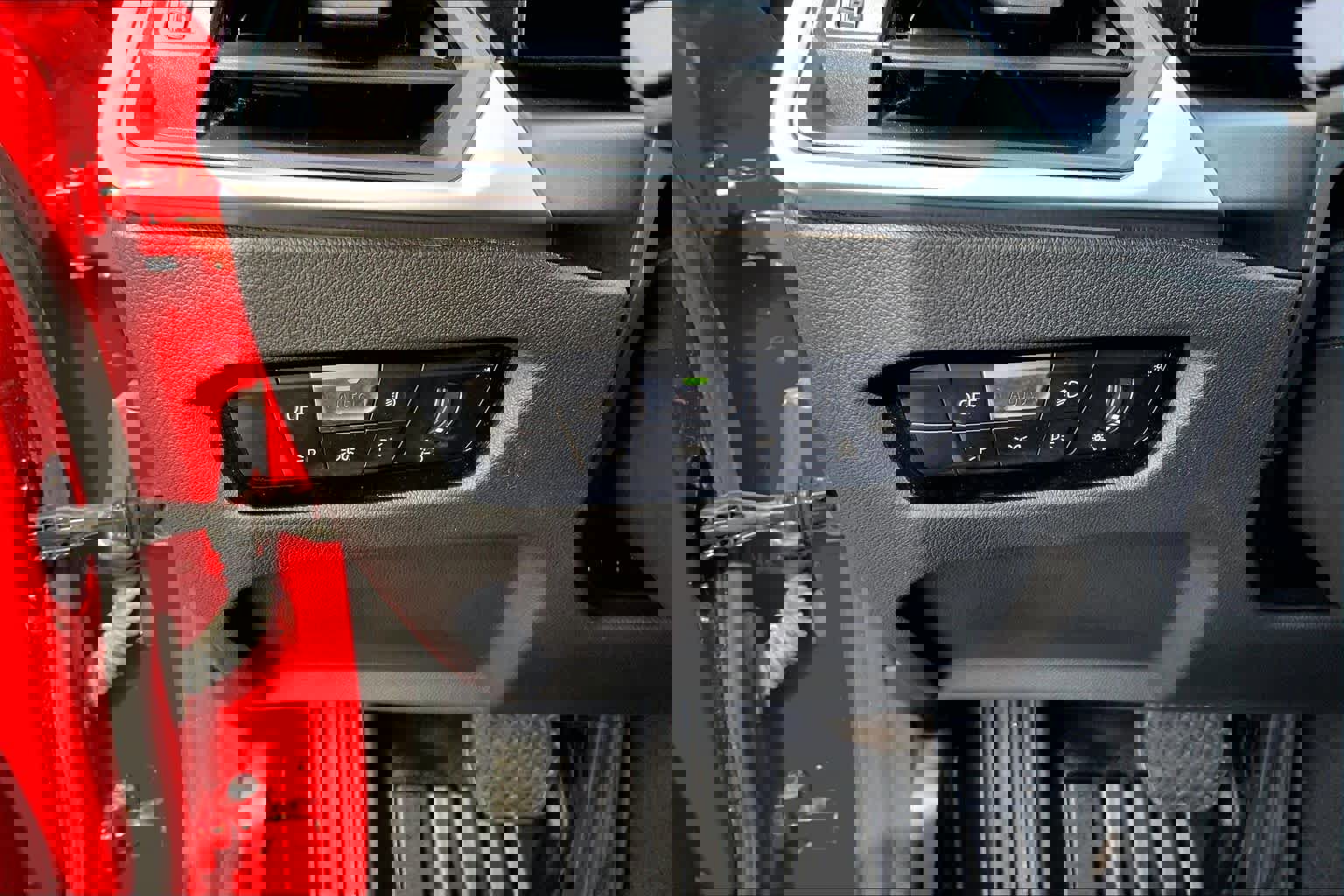 Used 2024 BMW 330i Sedan w/ Convenience Package image 32