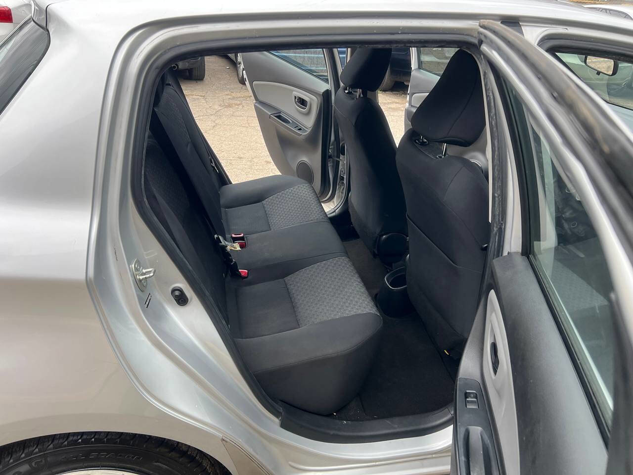 Used 2015 Toyota Yaris L image 16