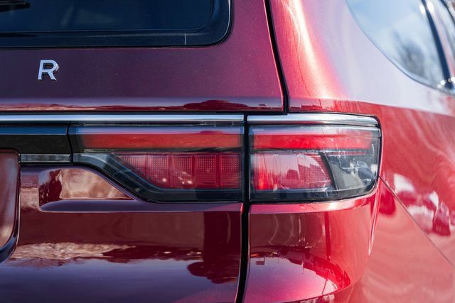 Used 2024 Jeep Wagoneer L Series III w/ Flexible Seating Group image 15