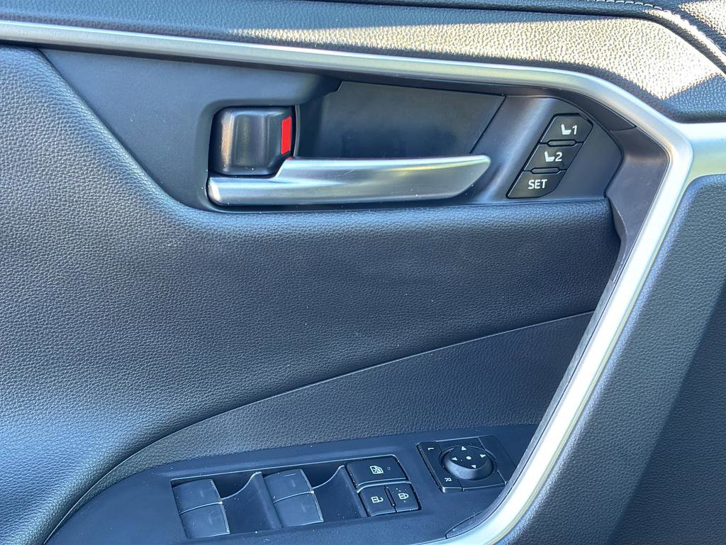 Used 2025 Toyota RAV4 Limited image 17