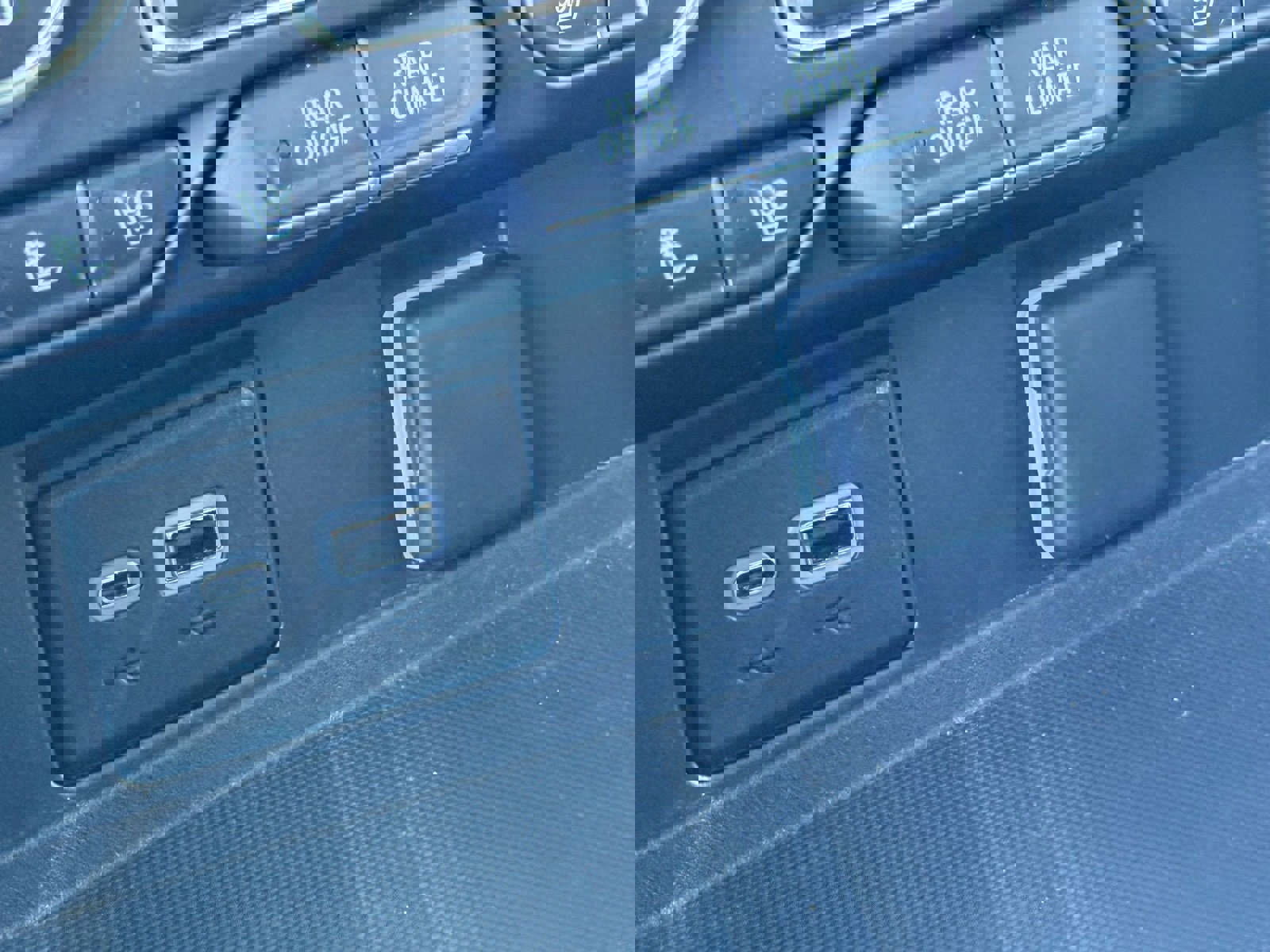 Used 2023 GMC Yukon XL SLT image 25