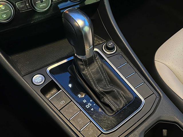 Used 2019 Volkswagen Jetta R-Line w/ R-Line Cold Weather Package image 34