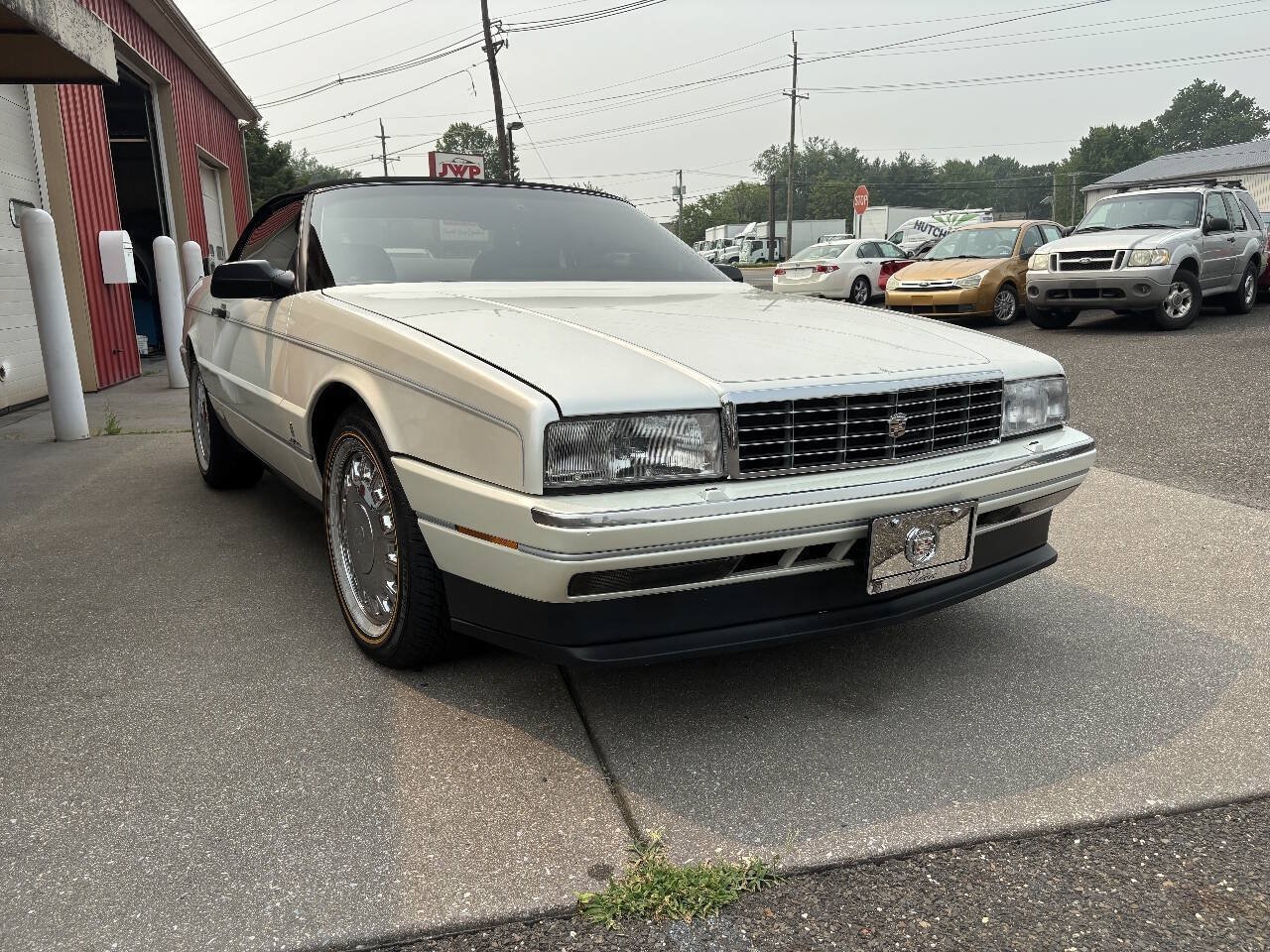 Used 1993 Cadillac Allante FWD image 4