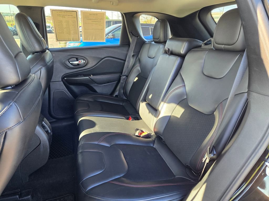 Used 2020 Jeep Cherokee Trailhawk w/ Cold Weather Group AWD/4WD image 30