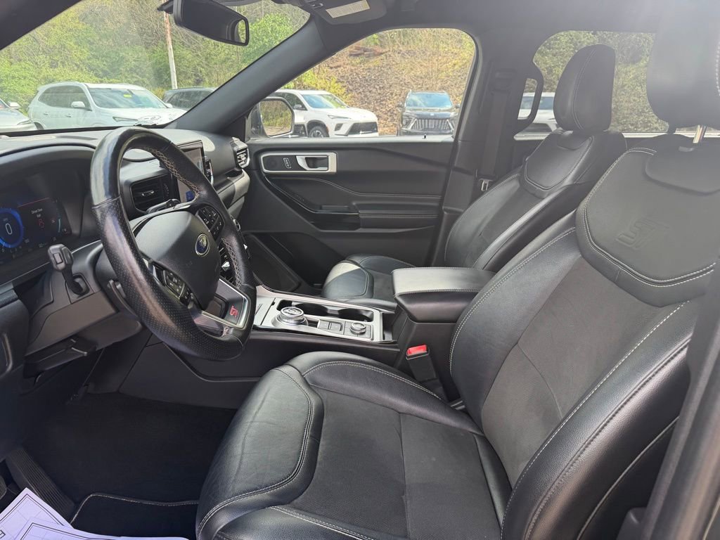 Used 2022 Ford Explorer ST w/ ST Street Pack AWD/4WD image 32