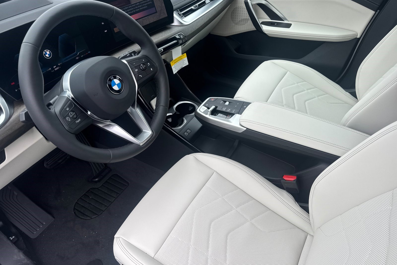 Used 2026 BMW X1 xDrive28i w/ Technology Package AWD/4WD image 4