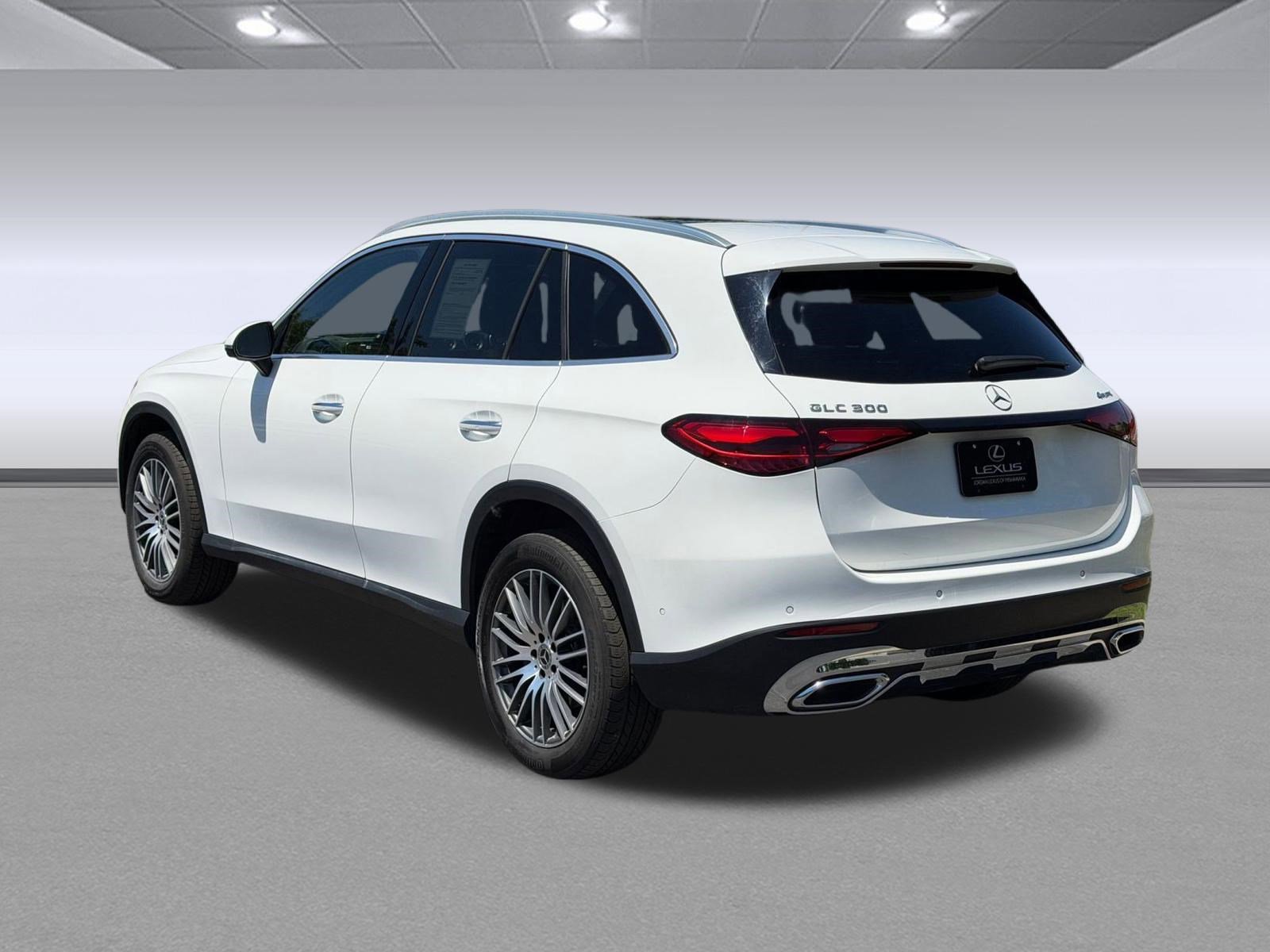 Used 2023 Mercedes-Benz GLC 300 4MATIC image 3