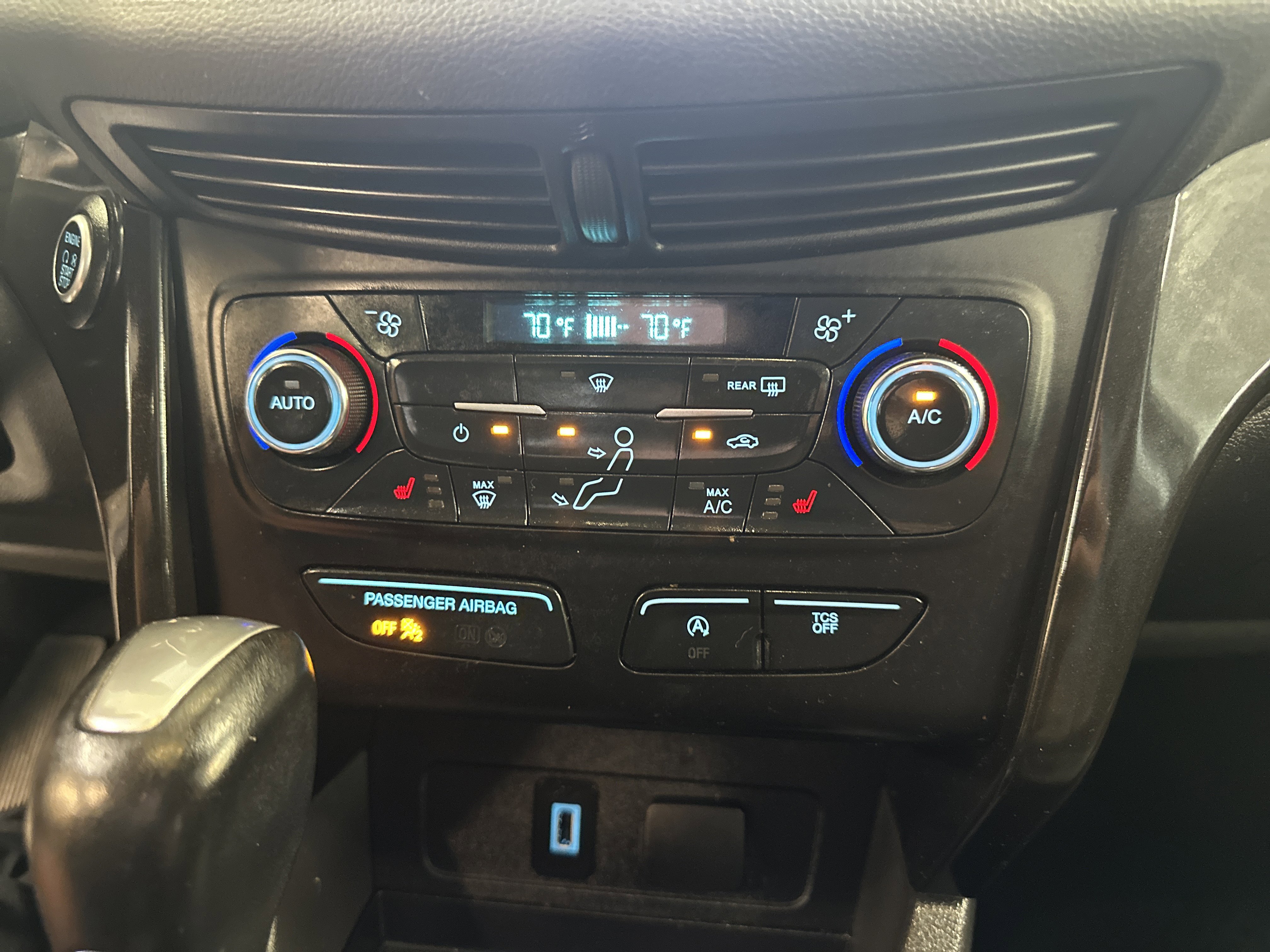 Used 2017 Ford Escape Titanium image 31