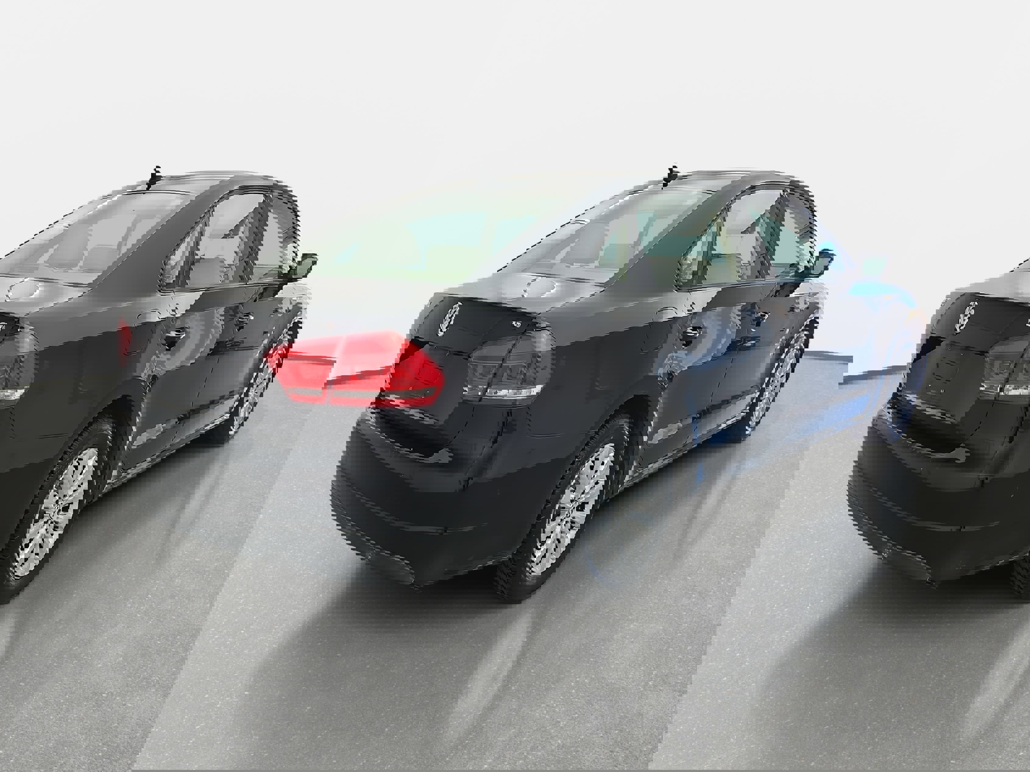 Used 2015 Volkswagen Passat 1.8T Wolfsburg Edition image 3