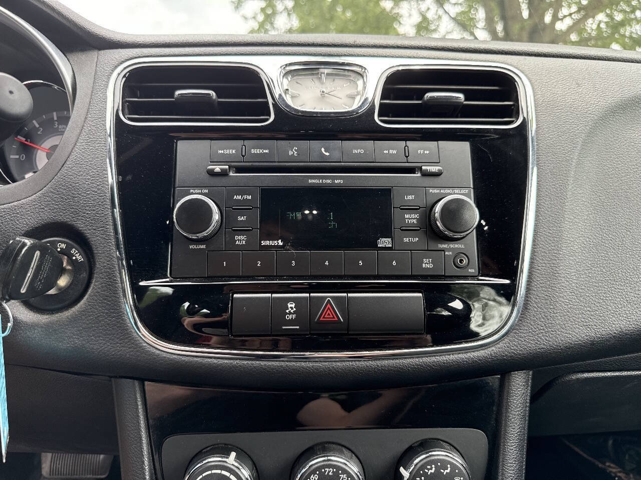 Used 2011 Chrysler 200 Touring FWD image 22