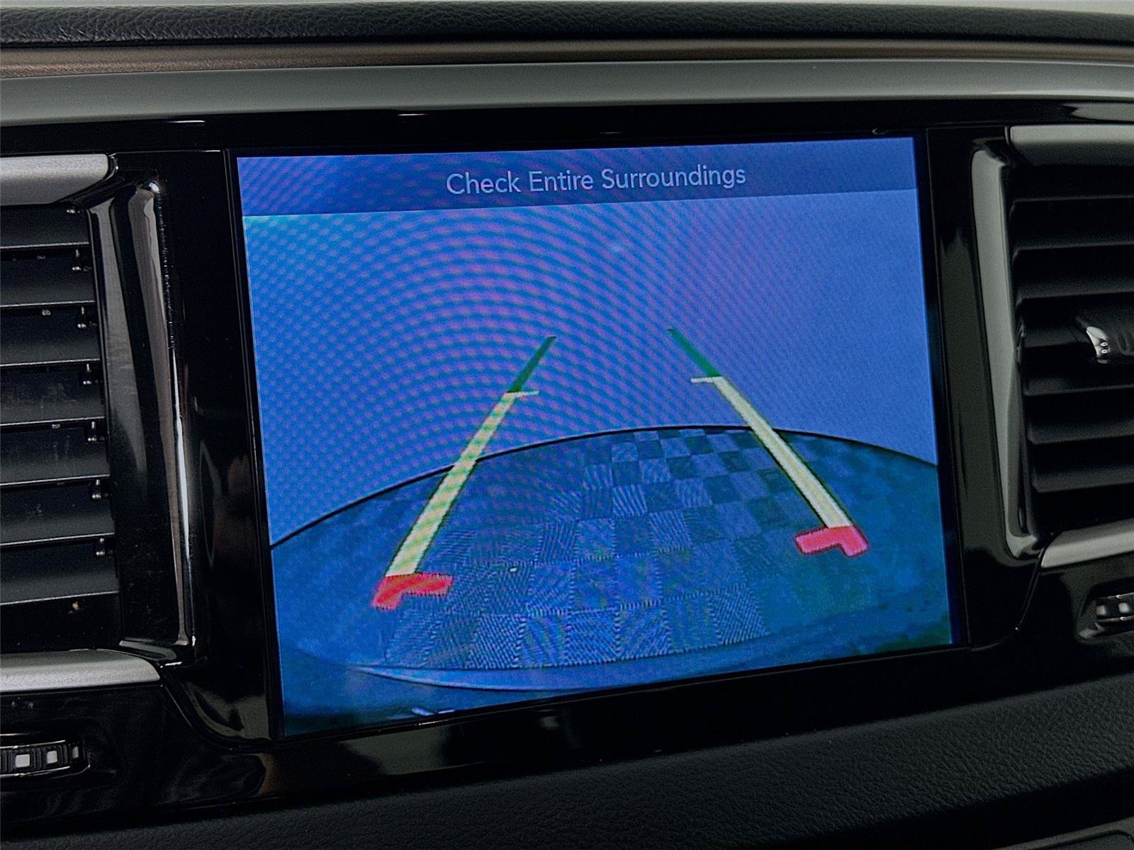 Used 2017 Chrysler Pacifica Touring-L FWD image 6
