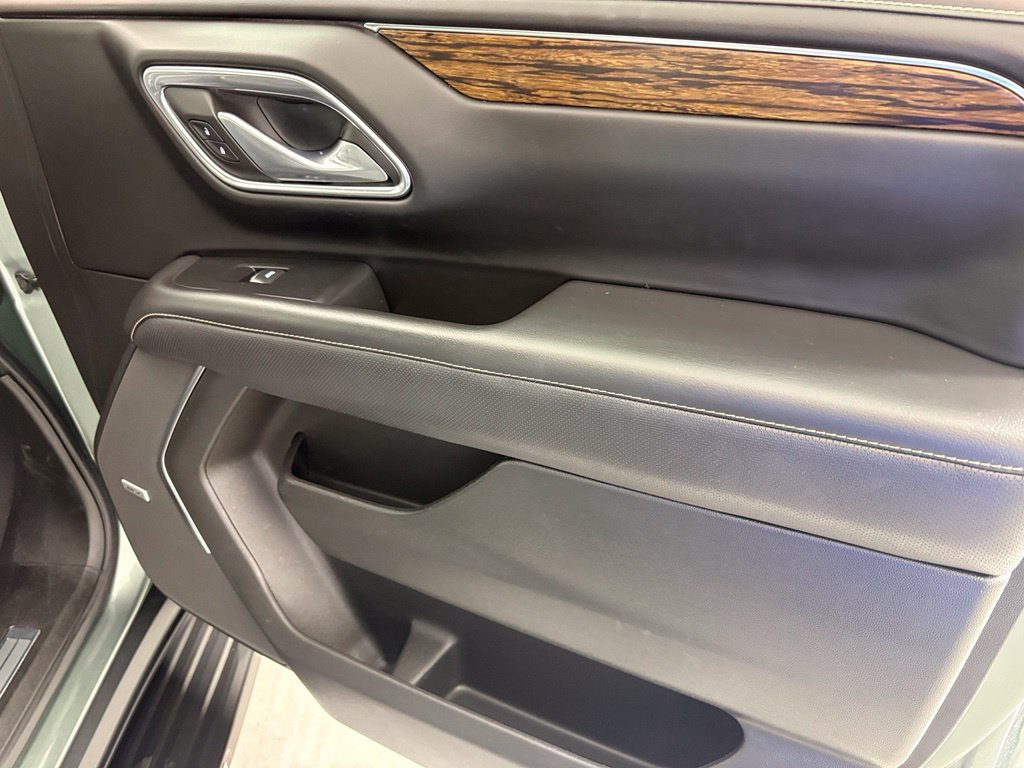 Used 2023 Chevrolet Suburban Premier AWD/4WD image 46