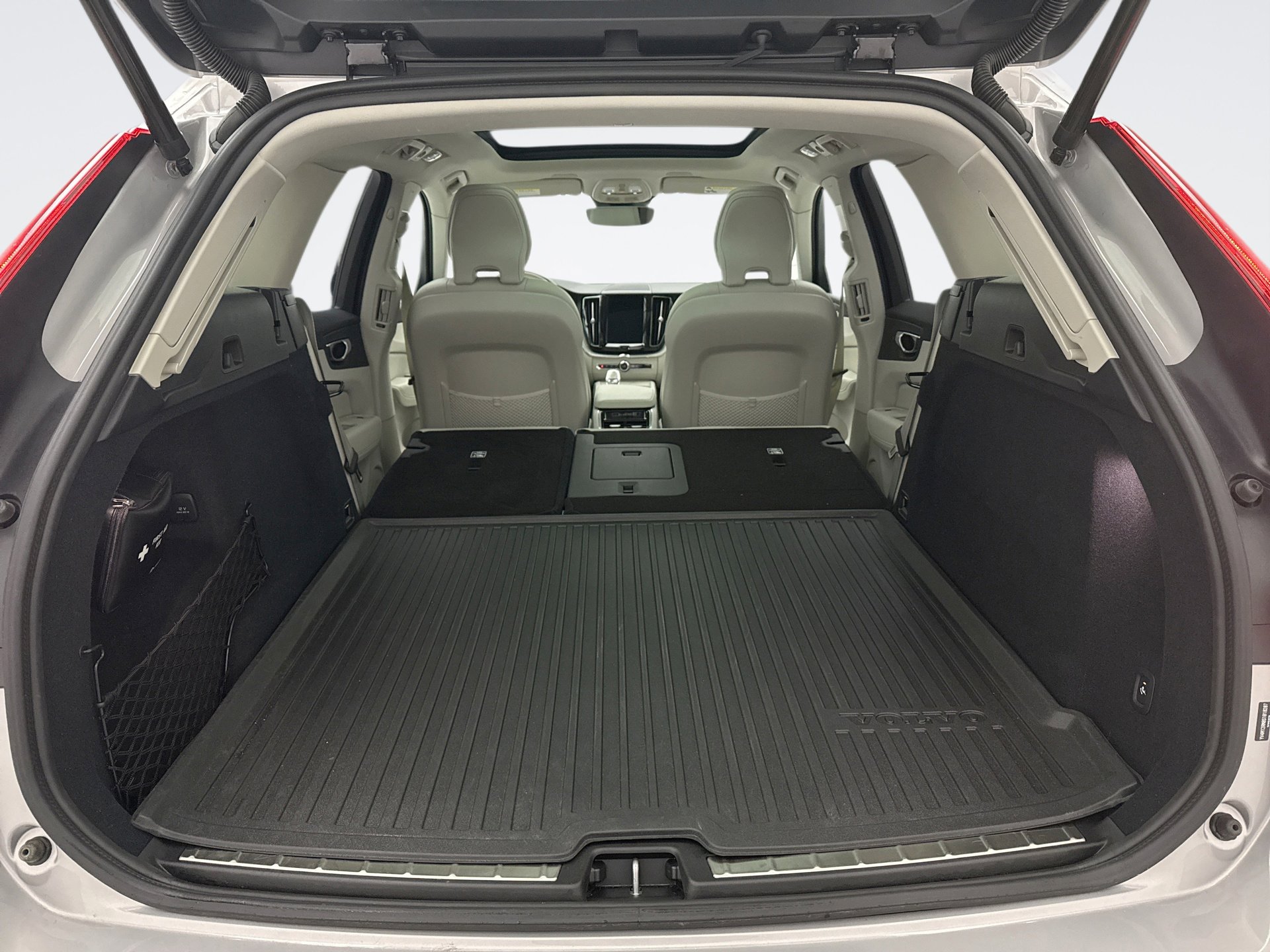 Used 2025 Volvo XC60 B5 Ultra w/ Climate Package image 23