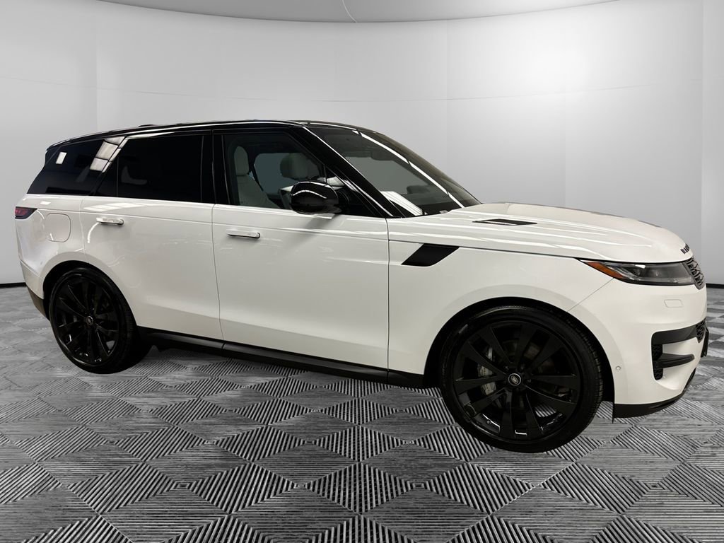 Used 2025 Land Rover Range Rover Sport SE image 6