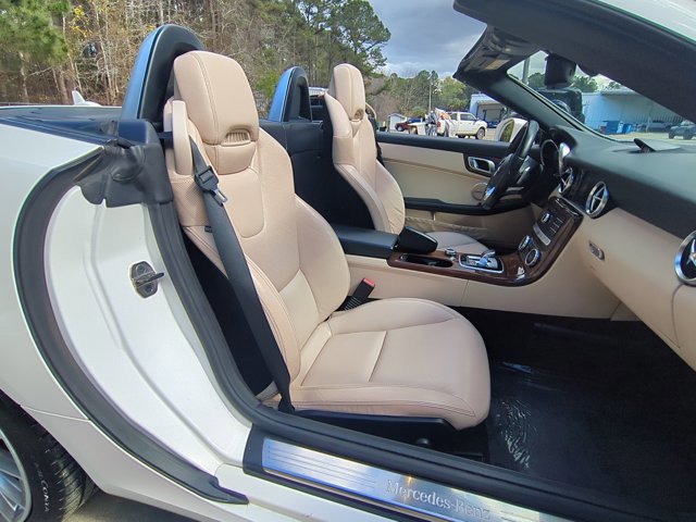 Used 2017 Mercedes-Benz SLC 300 image 21