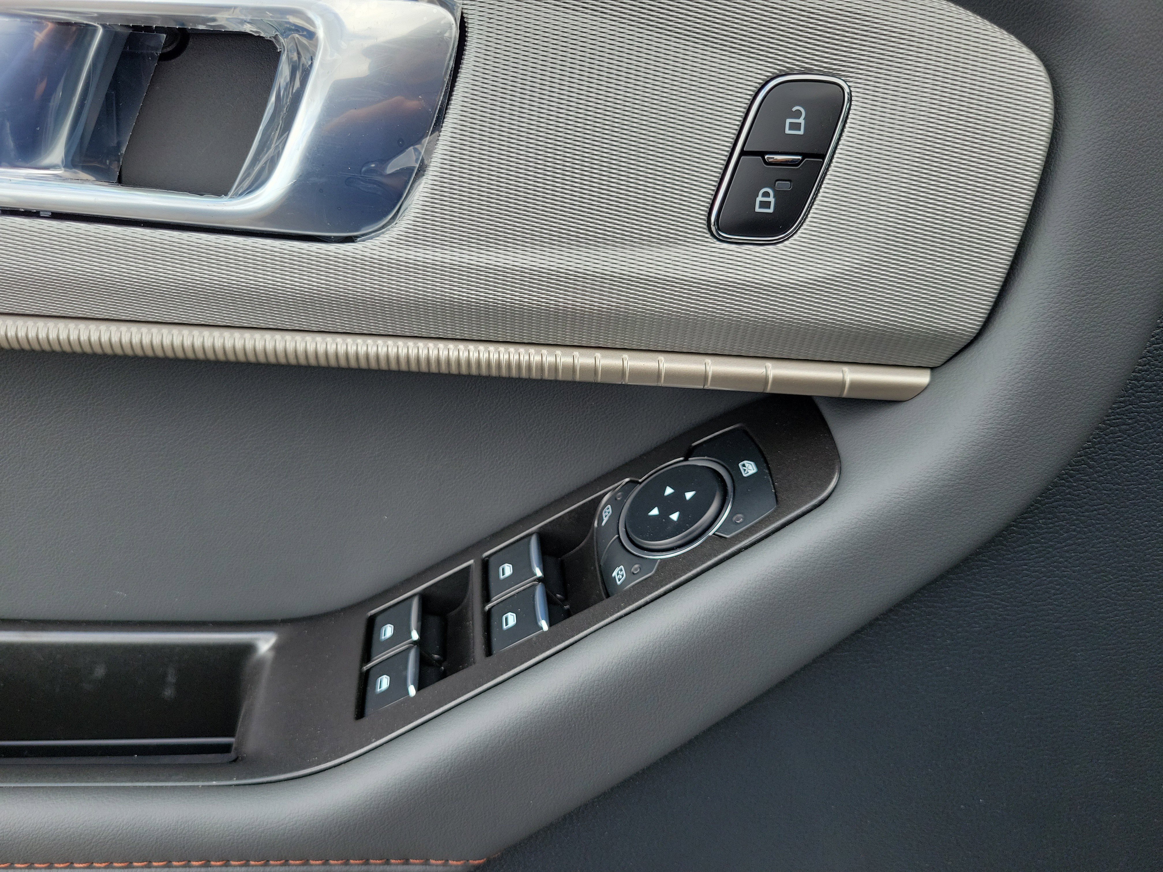 New 2026 Ford Explorer Active RWD image 14