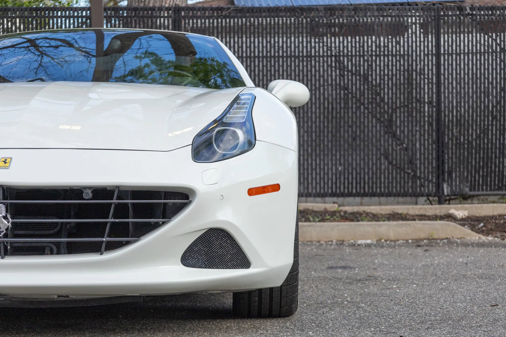 Used 2016 Ferrari California T RWD image 8