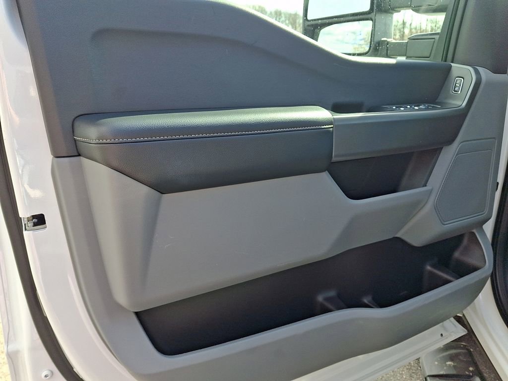 Used 2025 Ford F250 XLT image 12