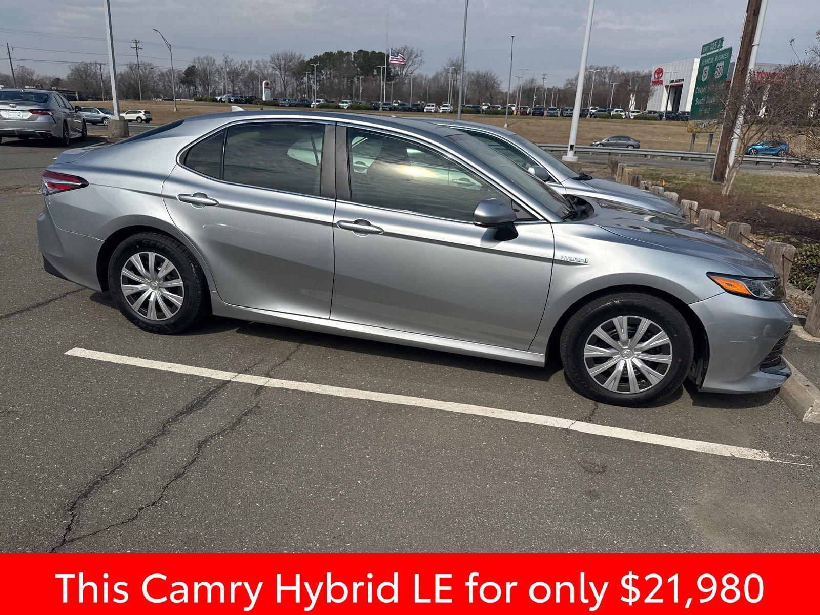 Used 2020 Toyota Camry LE image 9