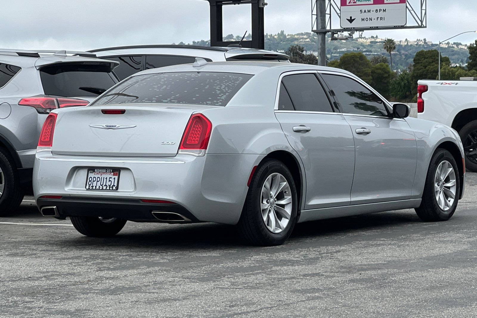 Used 2019 Chrysler 300 Touring RWD image 4
