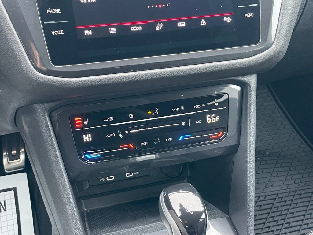 Used 2024 Volkswagen Tiguan SE R-Line image 16