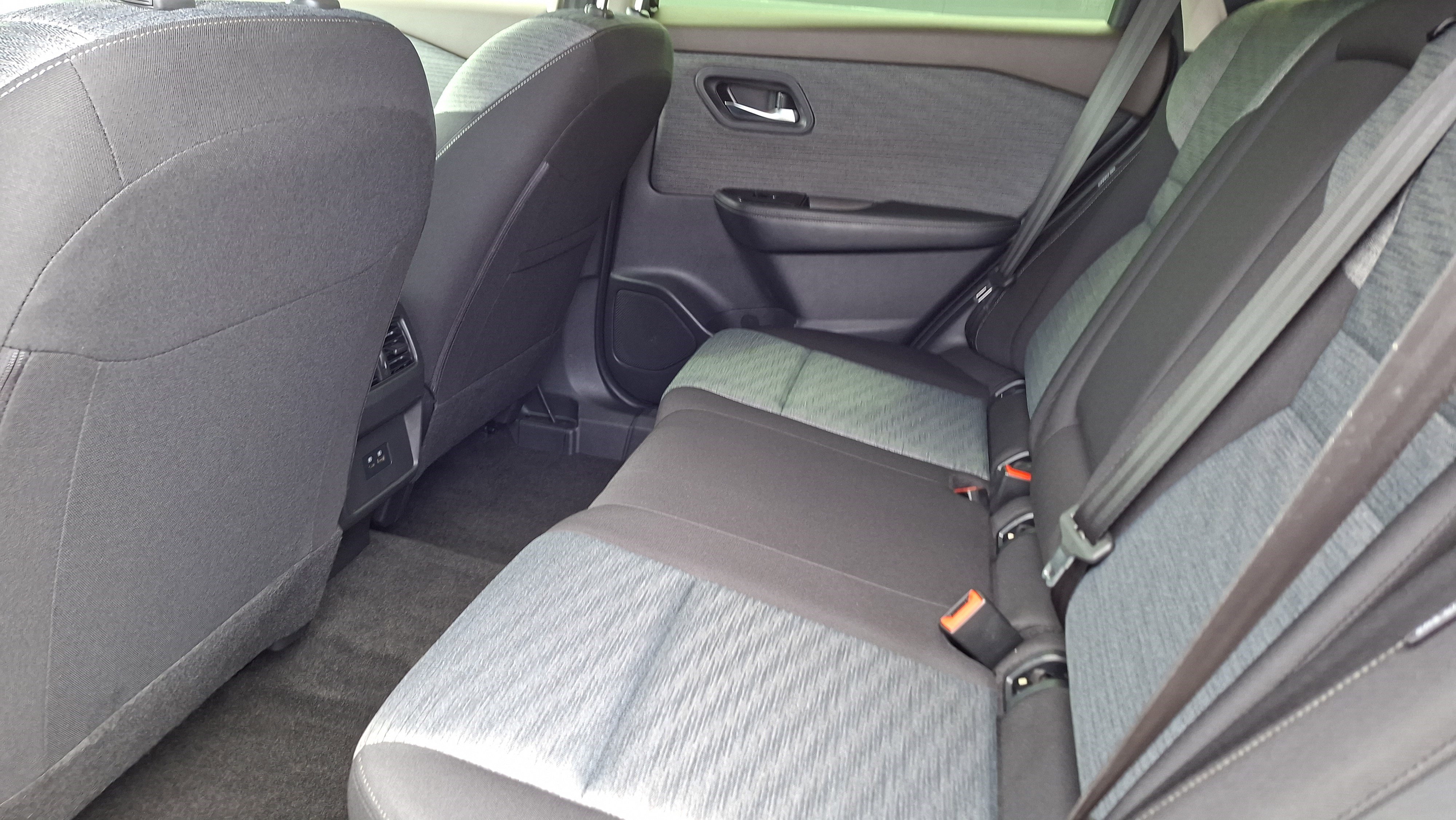 Used 2023 Nissan Rogue SV image 19