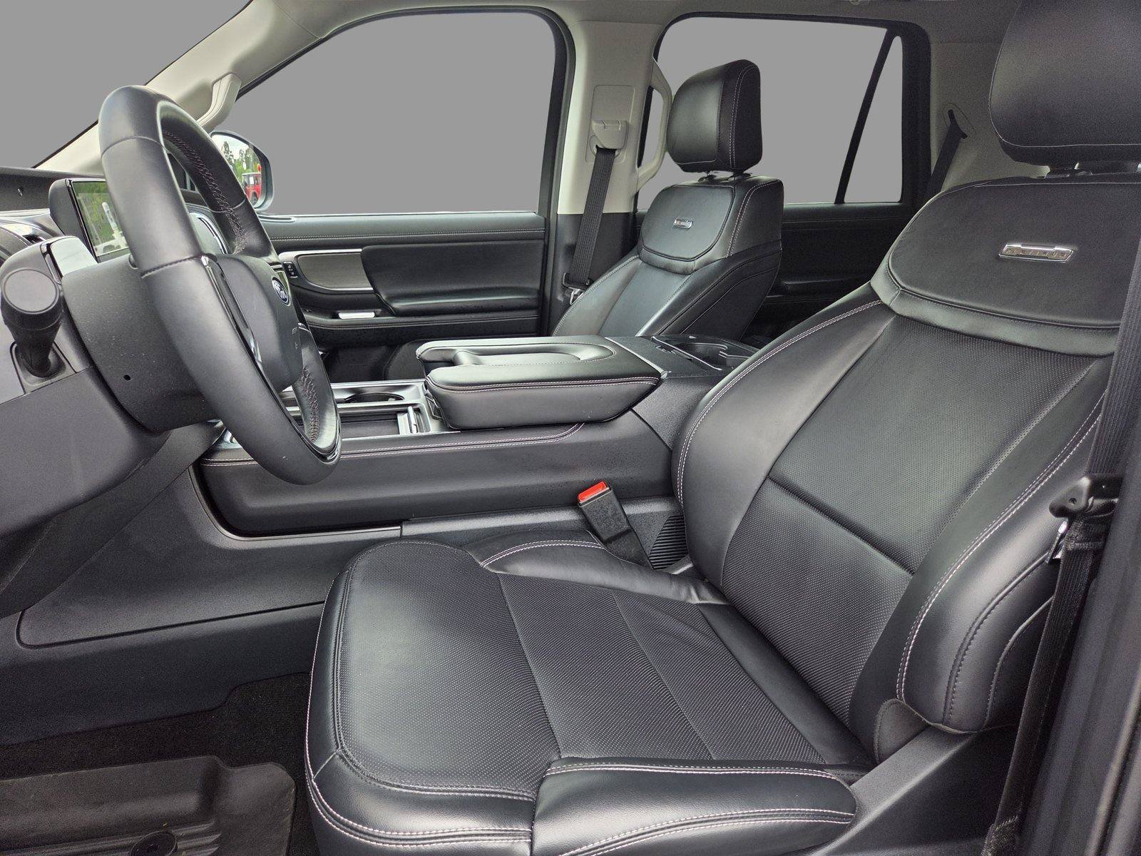 Used 2025 Ford Expedition Platinum w/ Driver's Package AWD/4WD image 16