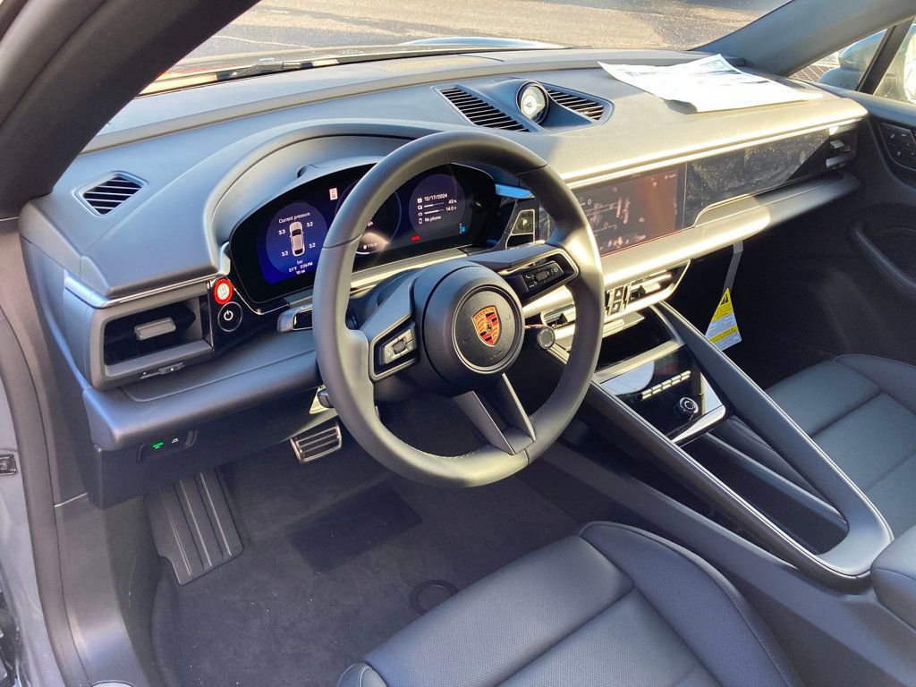 Used 2025 Porsche Macan 4S Electric image 4