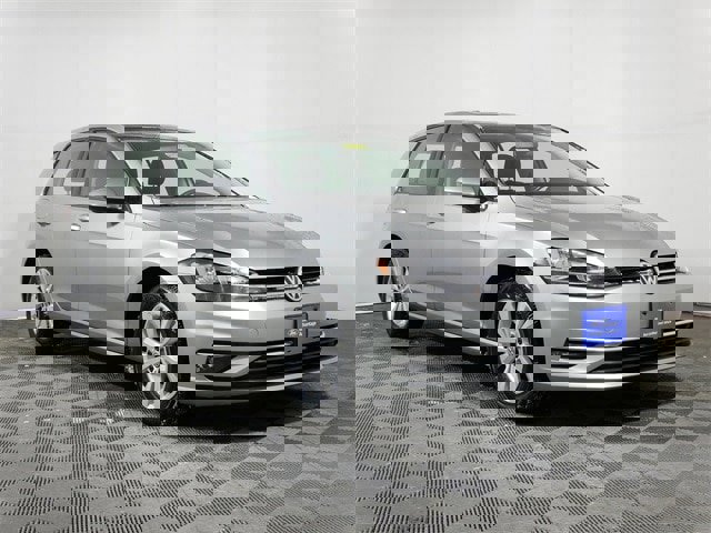 Used 2018 Volkswagen Golf SE