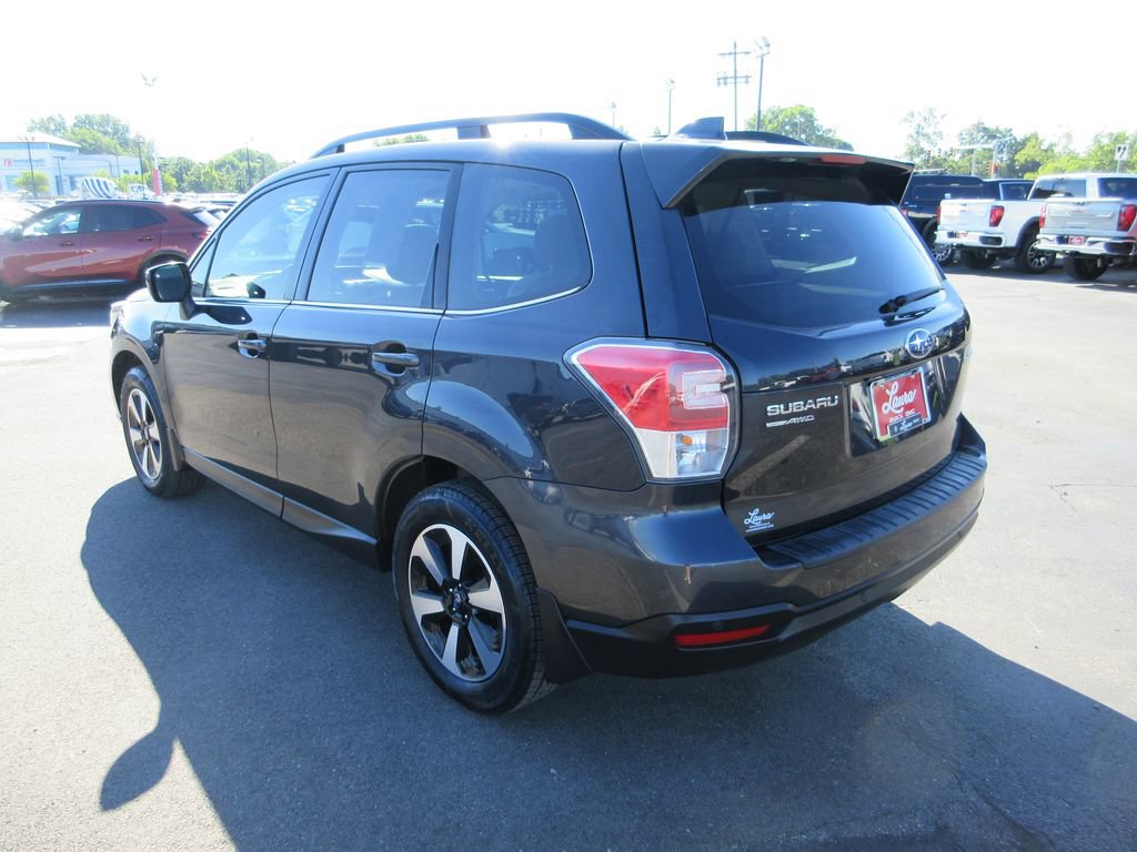Used 2017 Subaru Forester 2.5i Limited AWD/4WD image 9