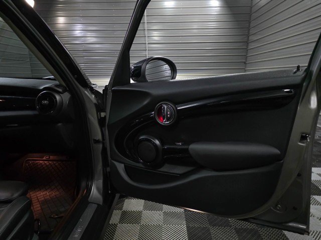 Used 2020 MINI Cooper 4-Door Hardtop FWD image 31