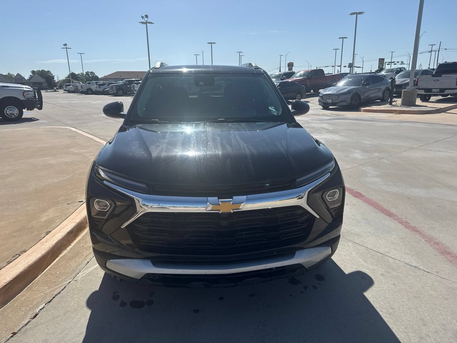 Used 2025 Chevrolet TrailBlazer LT FWD image 2