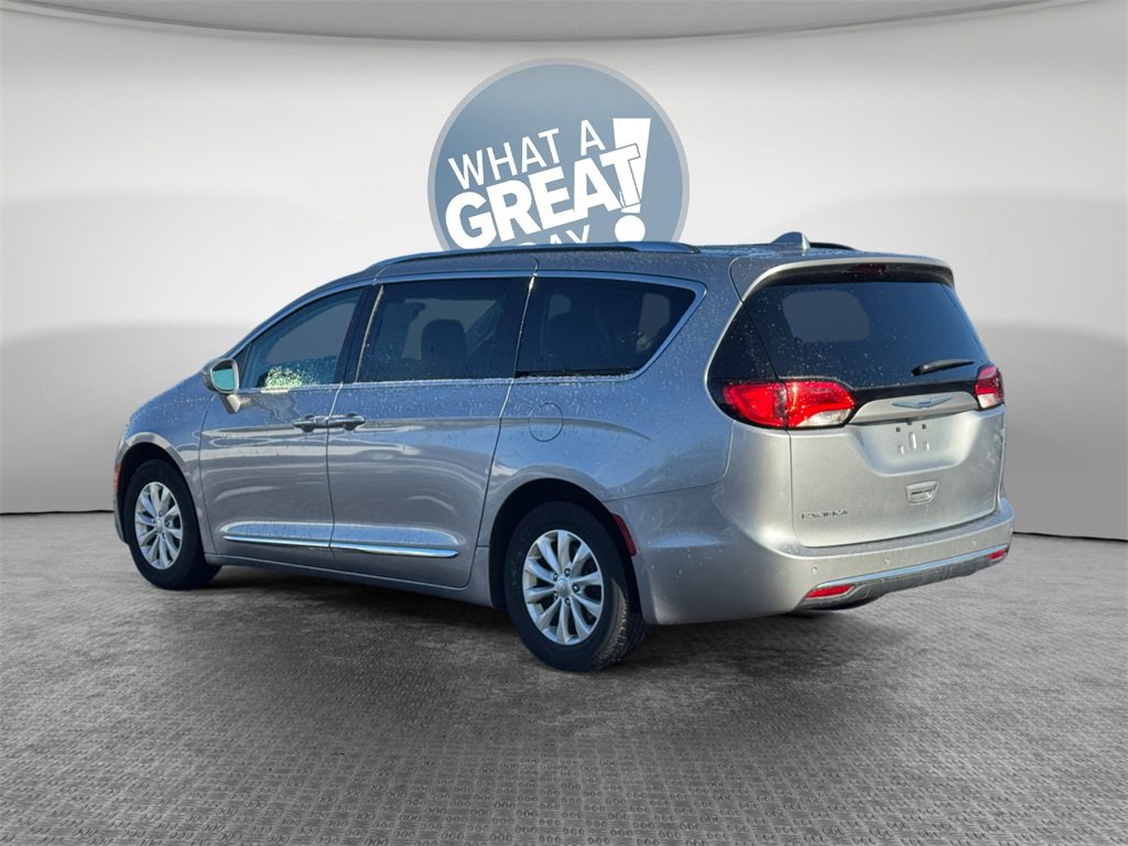 Certified 2019 Chrysler Pacifica Touring-L image 7