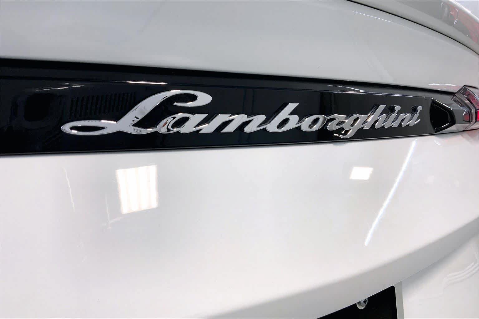 Used 2020 Lamborghini Urus AWD/4WD image 29
