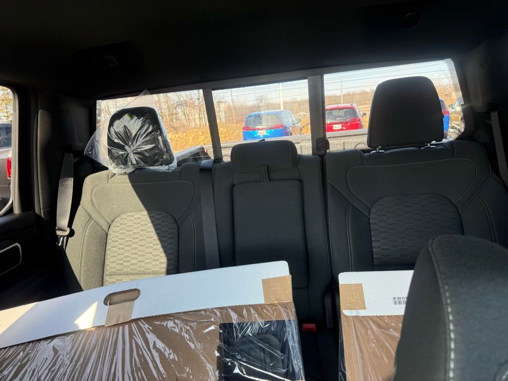 New 2026 RAM 1500 4x4 Crew Cab image 39