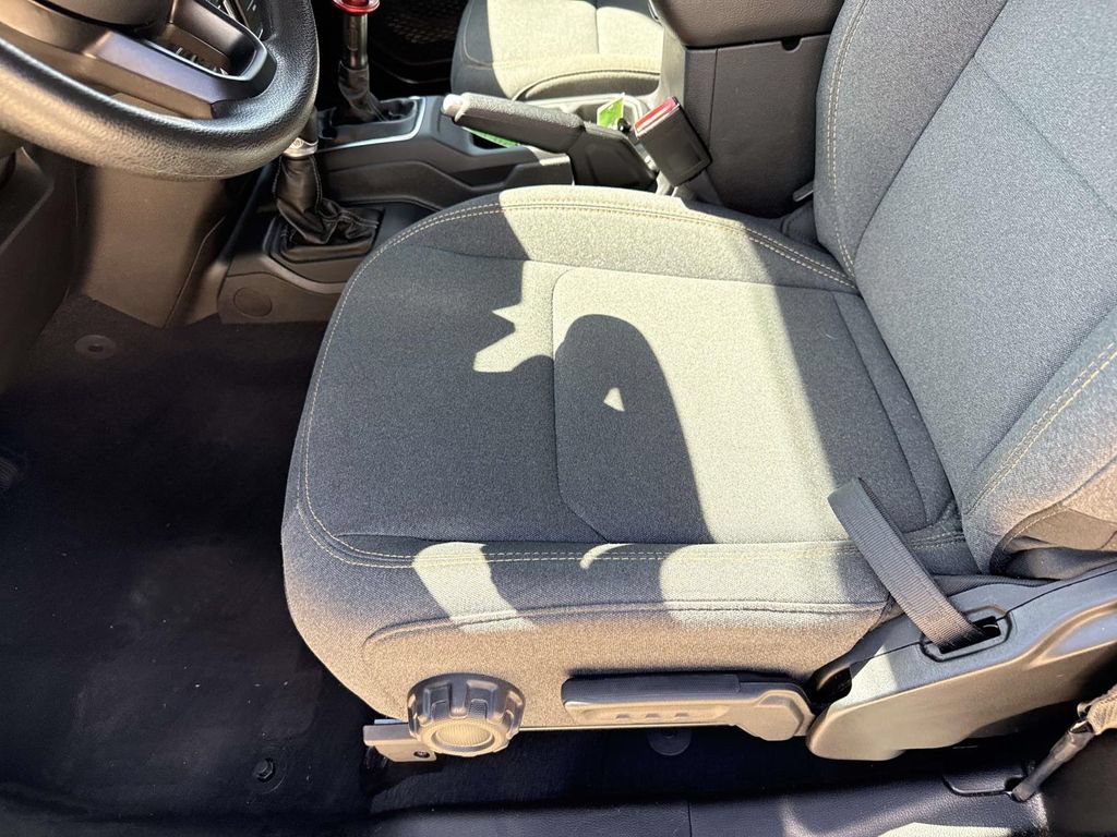 Used 2025 Jeep Wrangler Sport AWD/4WD image 28