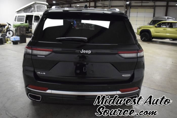 Used 2024 Jeep Grand Cherokee Summit image 4