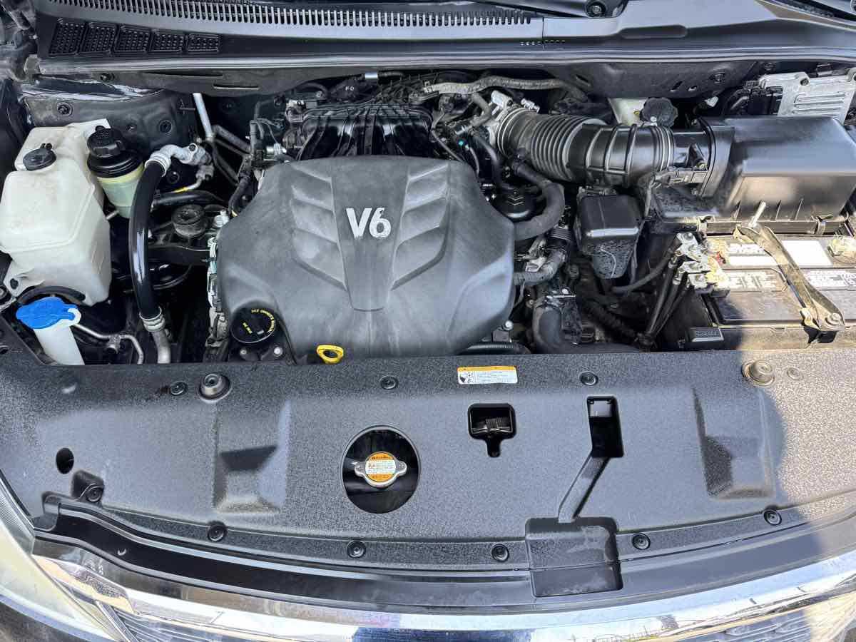 Used 2012 Kia Sedona LX w/ PWR Pkg FWD image 21