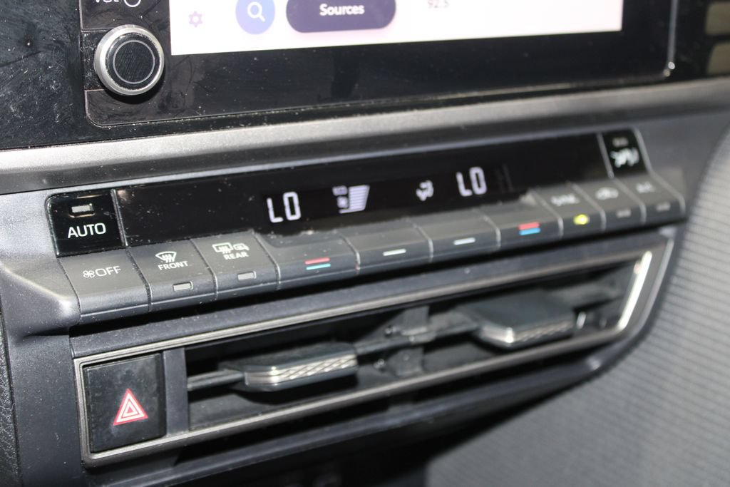 Used 2025 Toyota Camry SE FWD image 37