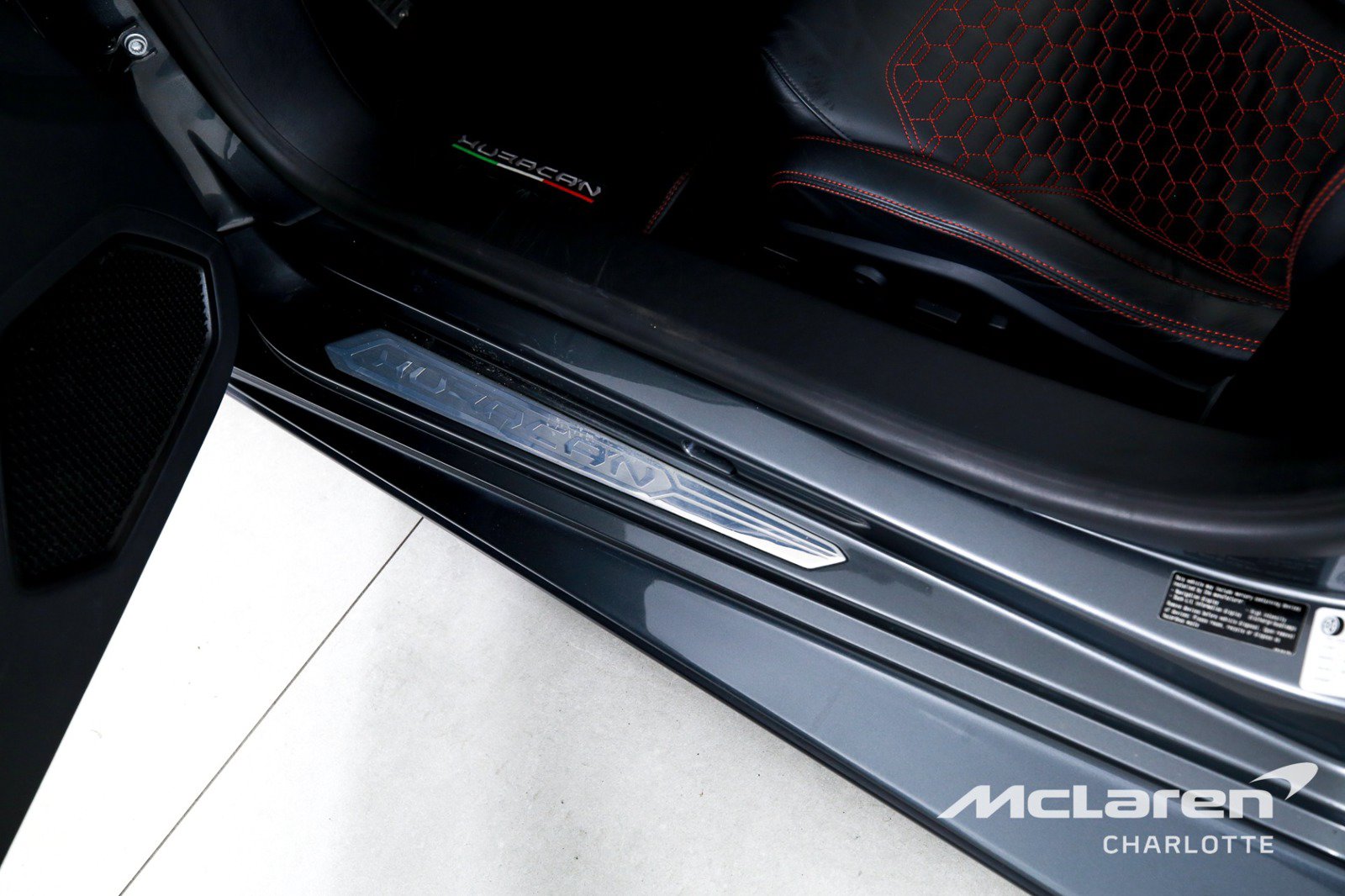 Used 2022 Lamborghini Huracan EVO RWD image 16