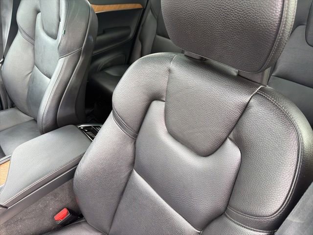 Used 2022 Volvo XC90 T6 Momentum w/ Climate Package image 14