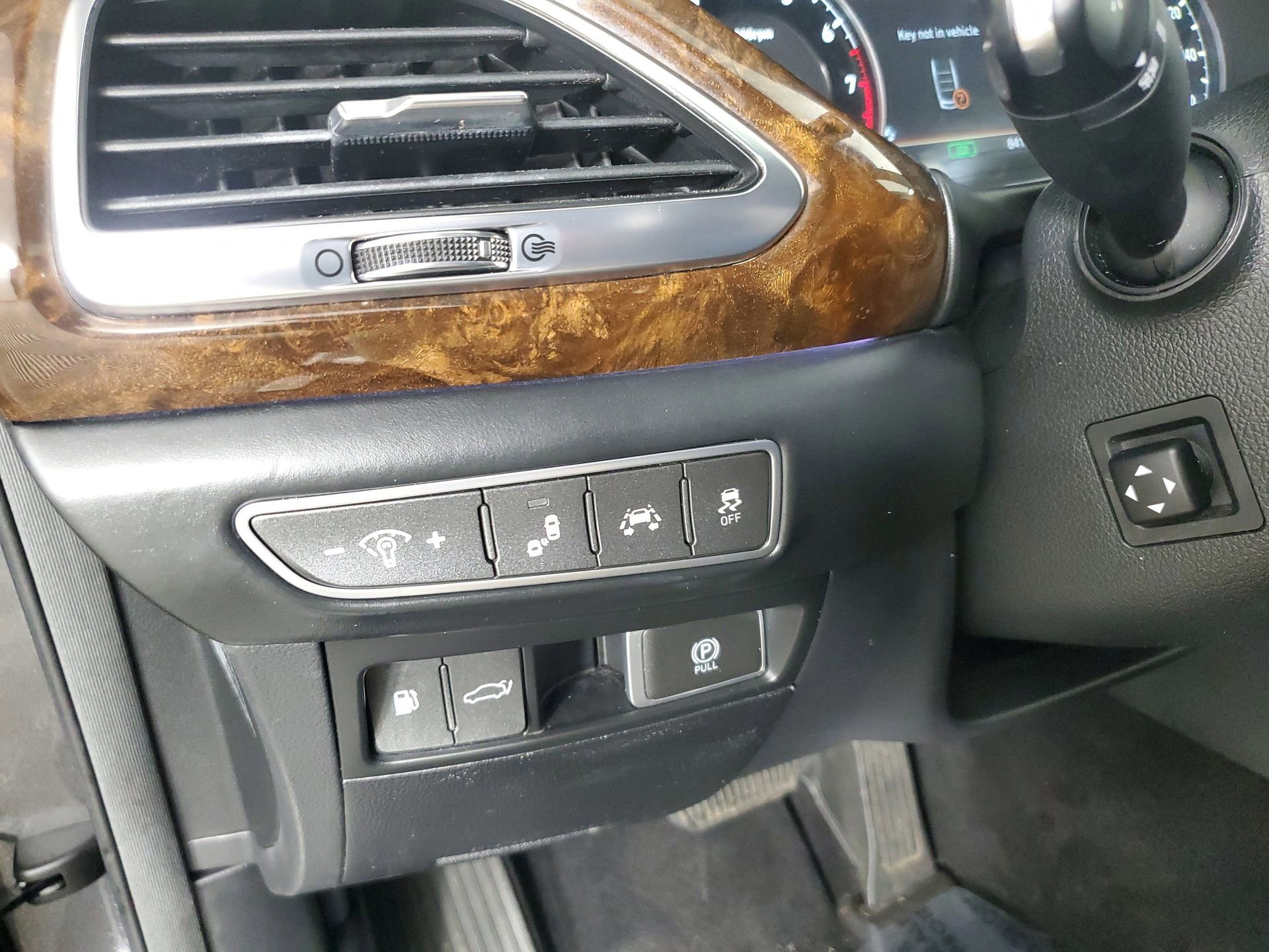 Used 2017 Genesis G90 3.3T Premium image 33