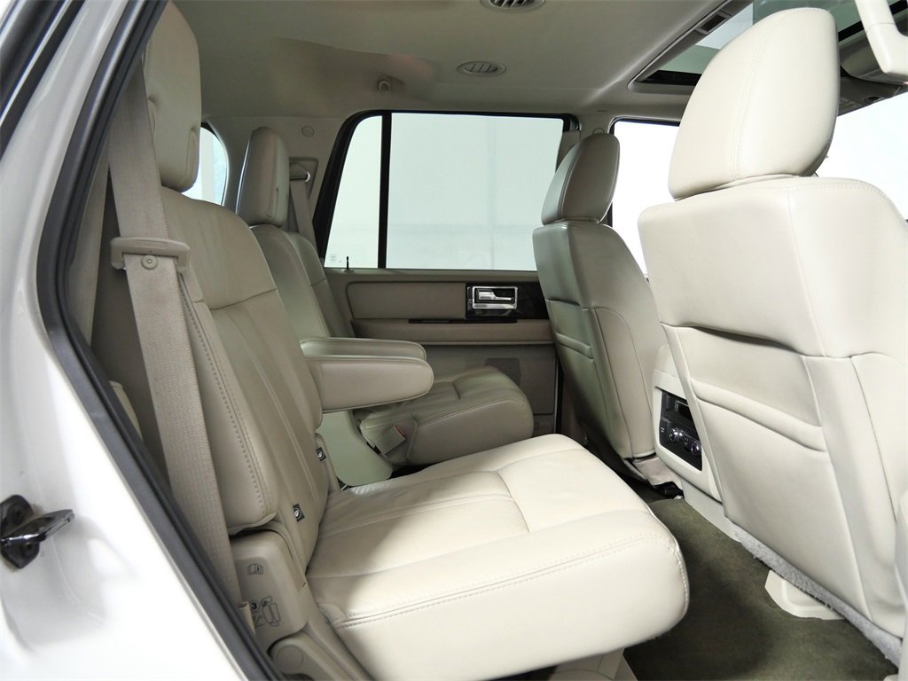 Used 2015 Lincoln Navigator Base image 13